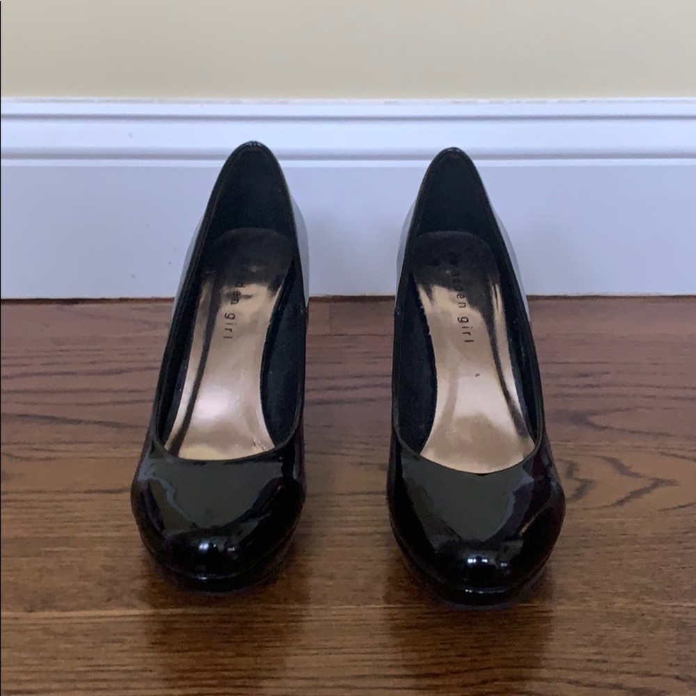 Black leather pumps